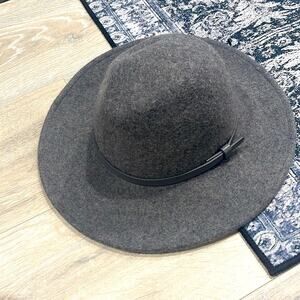 David and young woman gray fedora hat